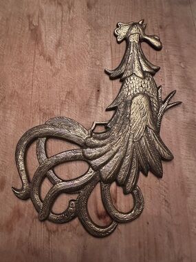 Vintage Classic Collectible Gold Brass Toned Metal Rooster Wall Accent Hanging